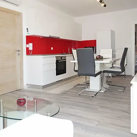 Apartment Karavona 1 *