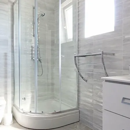 Apartment Karavona 1 *