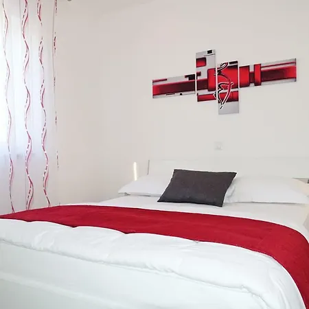 Apartment Karavona 1 Bol