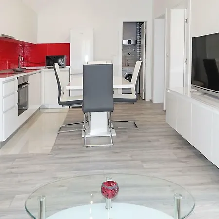Karavona 1 Apartment Bol