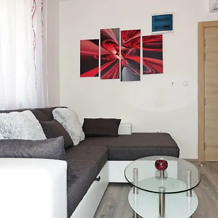 Karavona 1 *
