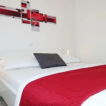 Apartment Karavona 1 *