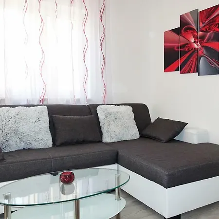 Karavona 1 Apartment Bol