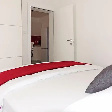 Karavona 1 Apartment Bol